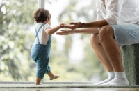 Bé 11 tháng biết làm gì? Kinh nghiệm chăm con khỏe mạnh